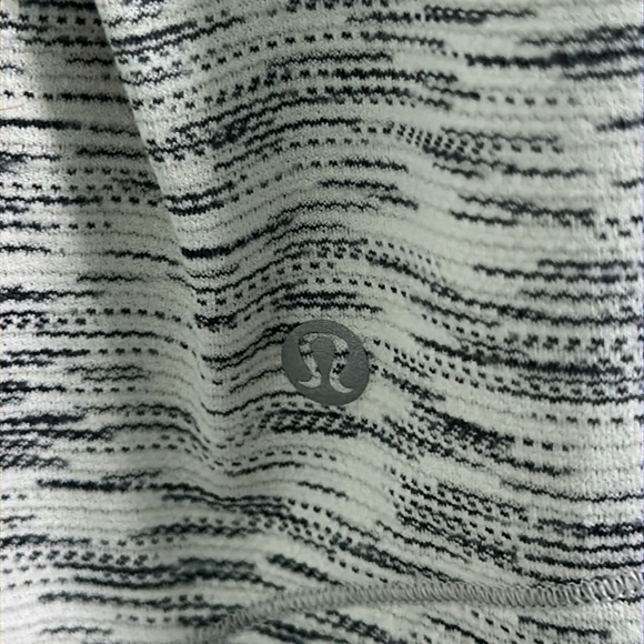 lululemon squad goals tank top (color: tiger space dye b/w, size: 4) - Picture 4 of 4